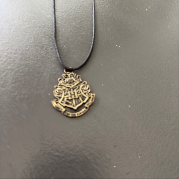 Hogwarts Harry Potter Black Cord Necklace Gold Tone Pendant Y2K Jewelry - Picture 5 of 7